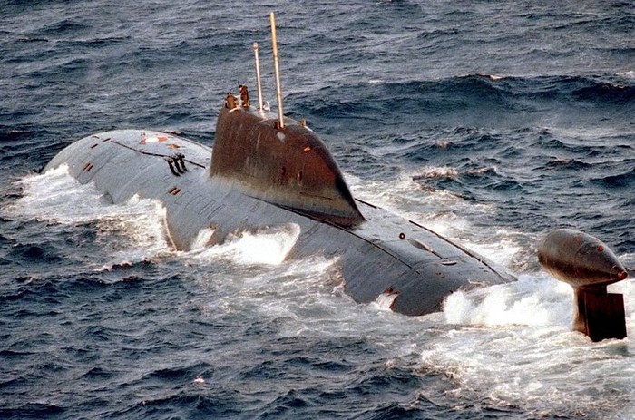 Chiếc tàu ngầm đầu tiên thuộc dự án 971 là chiếc K-284 Shuka-B (số hiệu xưởng 501) được khởi đóng năm 1983, hạ thủy vào ngày 22 tháng 7 năm 1984 và đi vào phục vụ trong Hạm đội Thái Bình Dương Hải quân Liên Xô ngay trong năm đó.